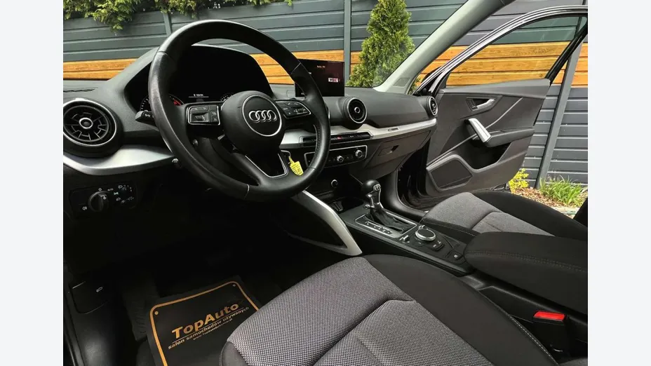 AUDI Q2 -
