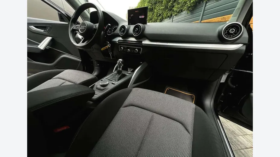 AUDI Q2 -