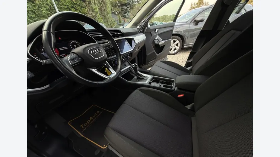 AUDI Q3 -