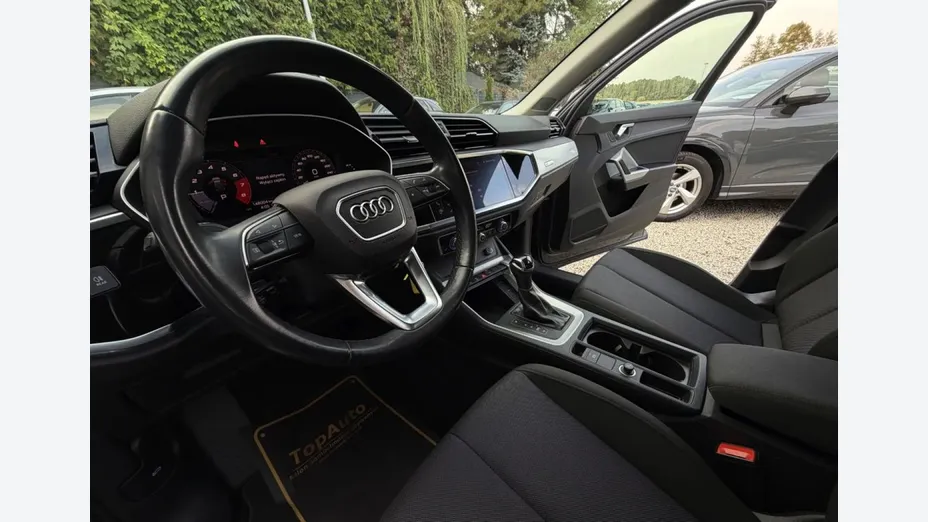 AUDI Q3 -