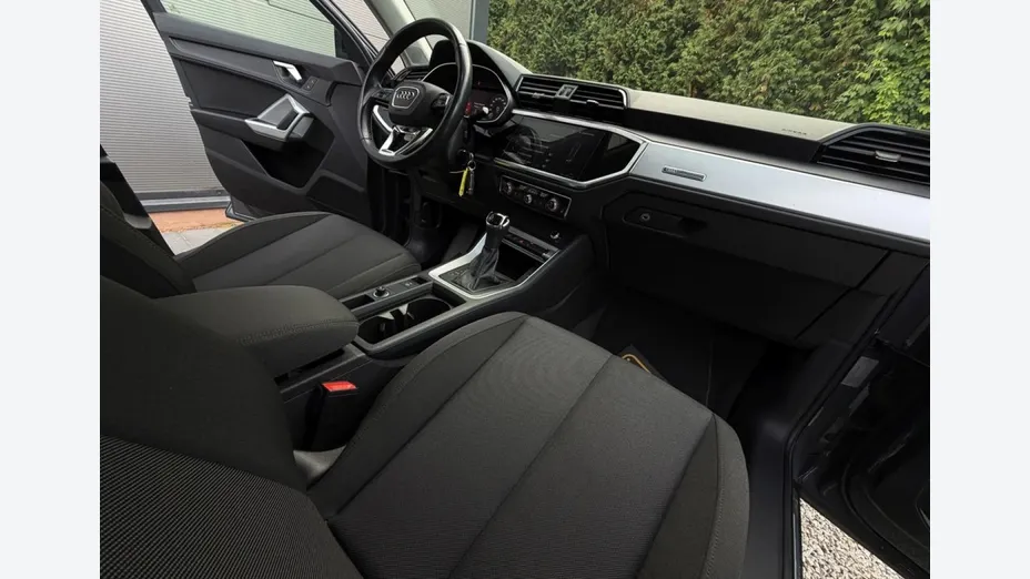 AUDI Q3 -
