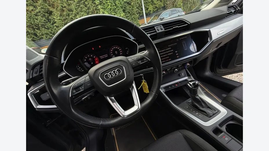 AUDI Q3 -