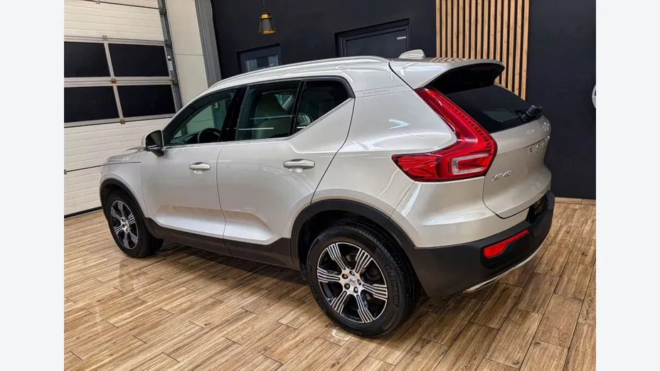 VOLVO XC40 -