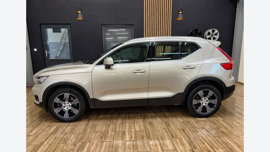 VOLVO XC40 -