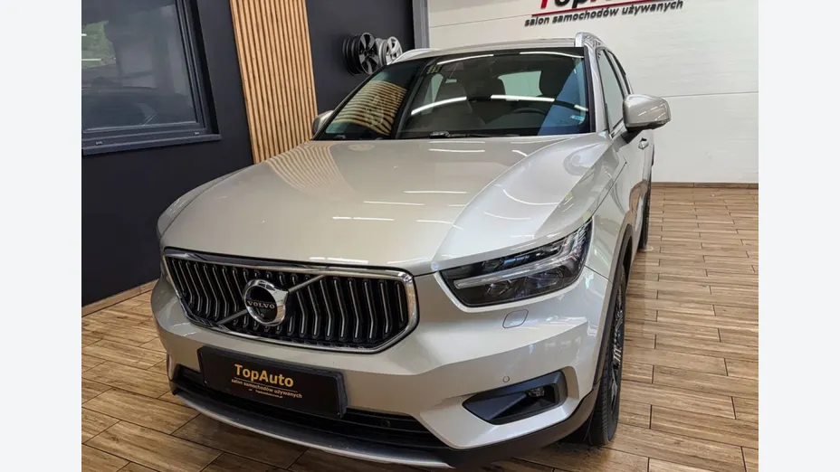 VOLVO XC40 -