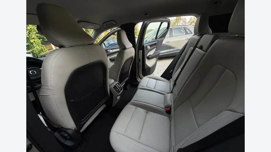 VOLVO XC40 -