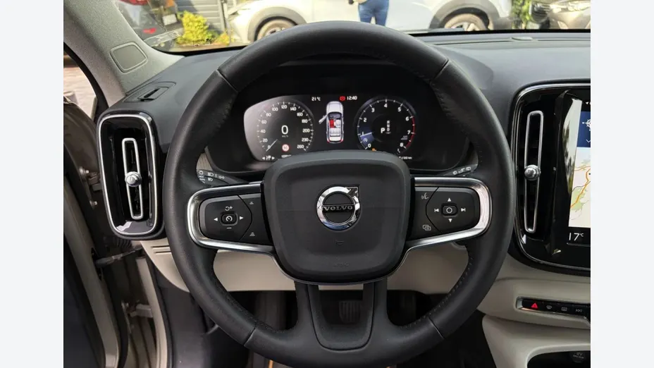 VOLVO XC40 -