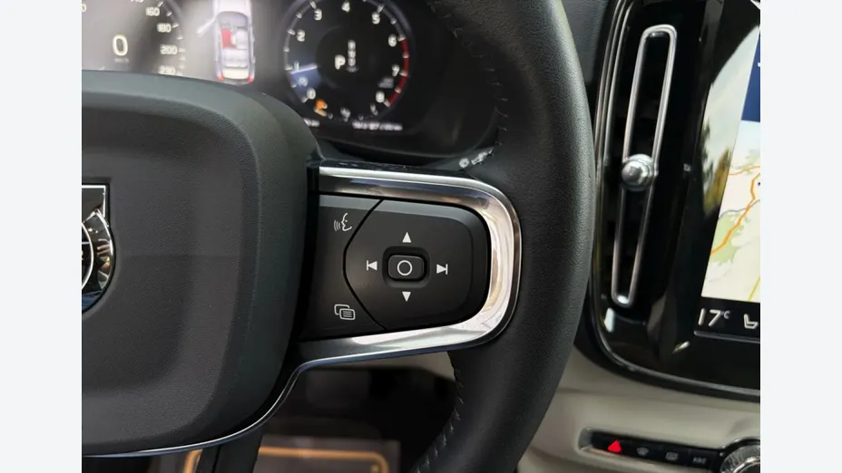 VOLVO XC40 -