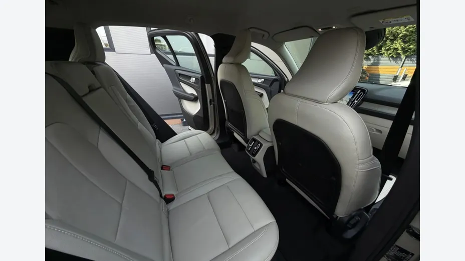 VOLVO XC40 -