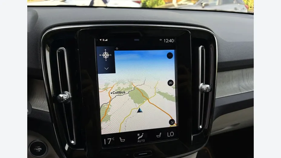 VOLVO XC40 -