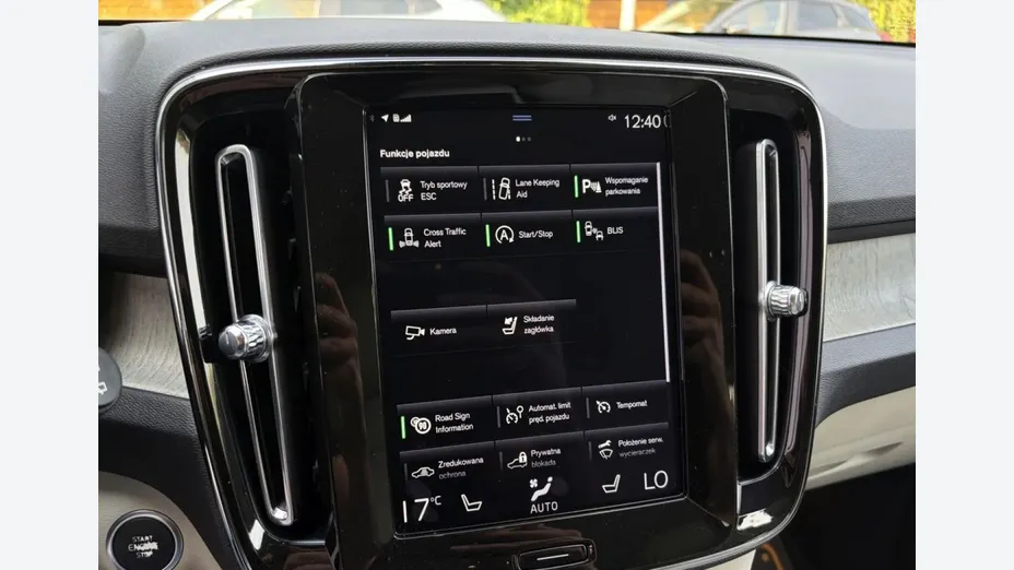 VOLVO XC40 -