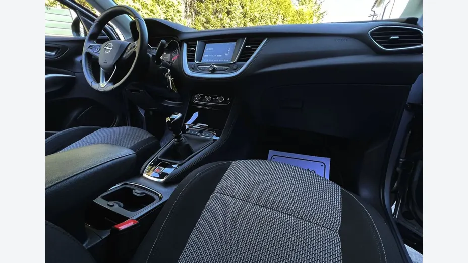 OPEL Grandland X -