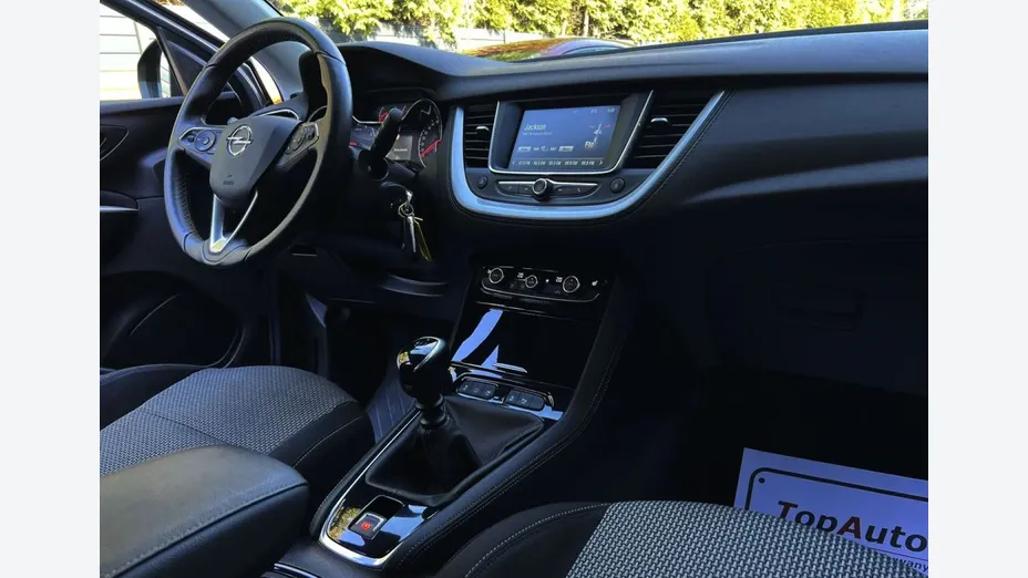 OPEL Grandland X -