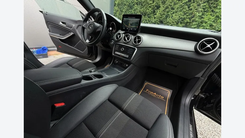 MERCEDES-BENZ CLA -