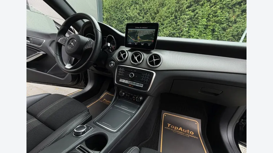 MERCEDES-BENZ CLA -