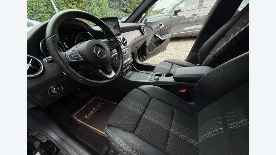 MERCEDES-BENZ CLA -