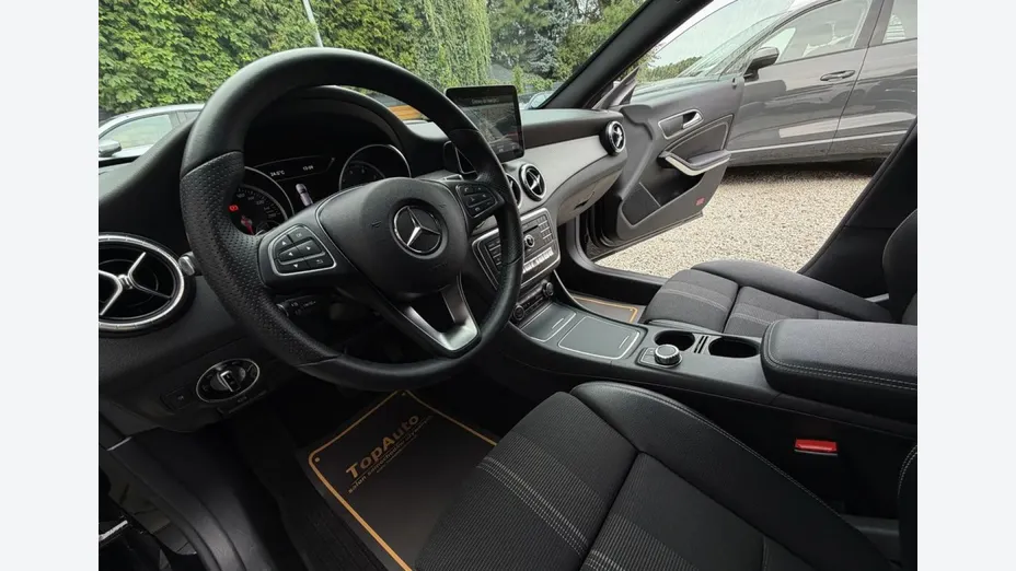 MERCEDES-BENZ CLA -