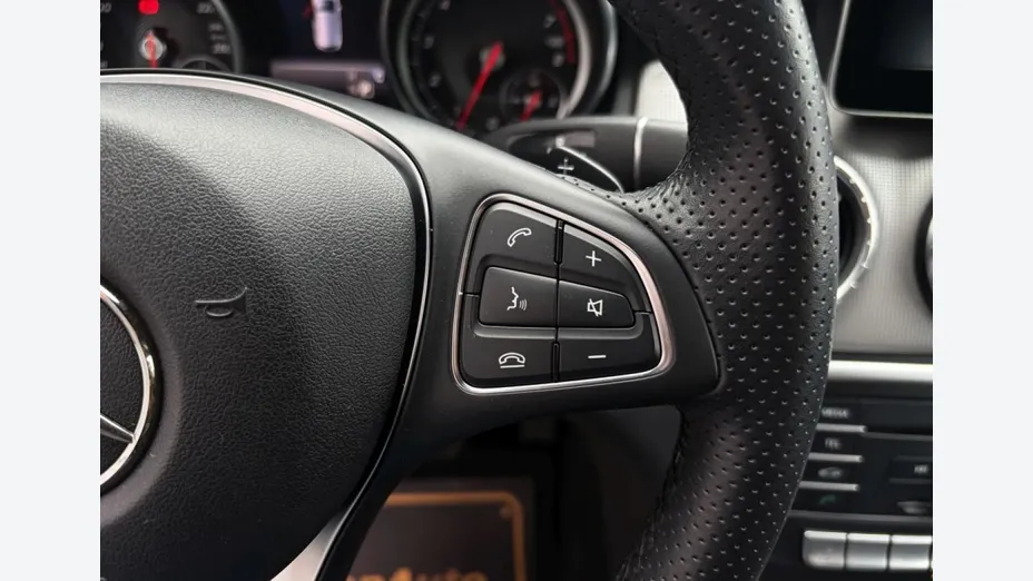 MERCEDES-BENZ CLA -