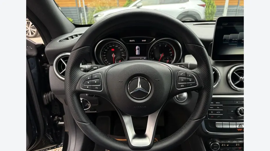 MERCEDES-BENZ CLA -