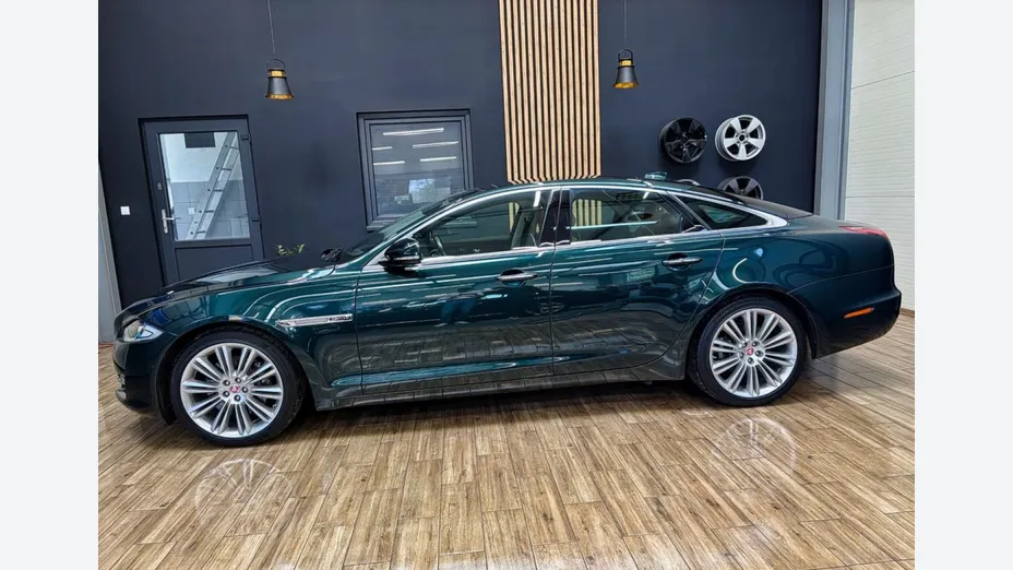 JAGUAR XJ -