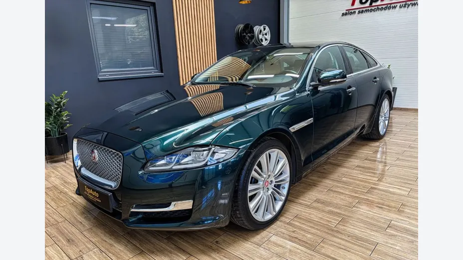 JAGUAR XJ -