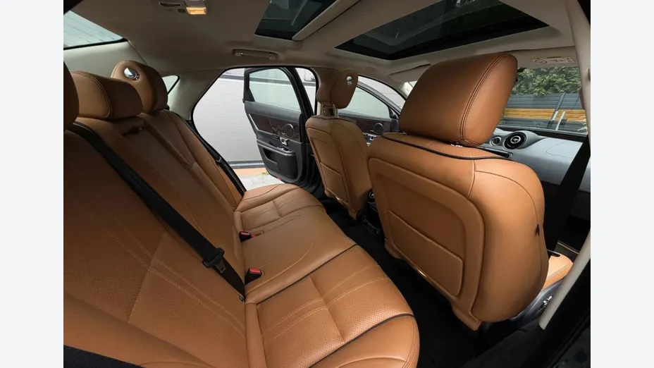 JAGUAR XJ -