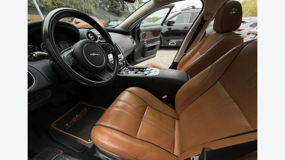 JAGUAR XJ -