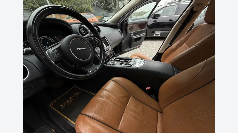 JAGUAR XJ -
