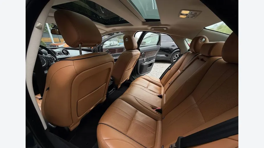 JAGUAR XJ -