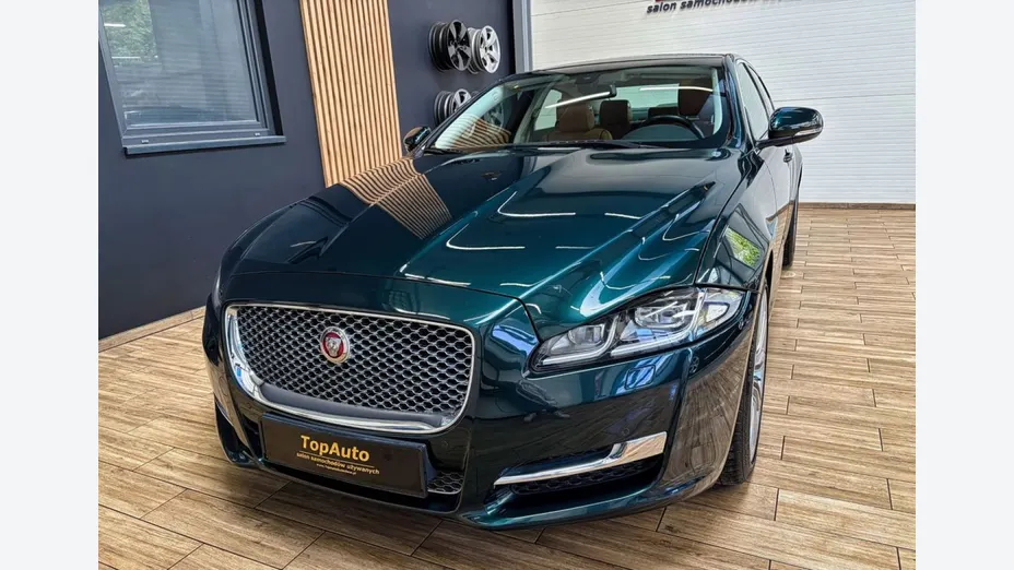 JAGUAR XJ -