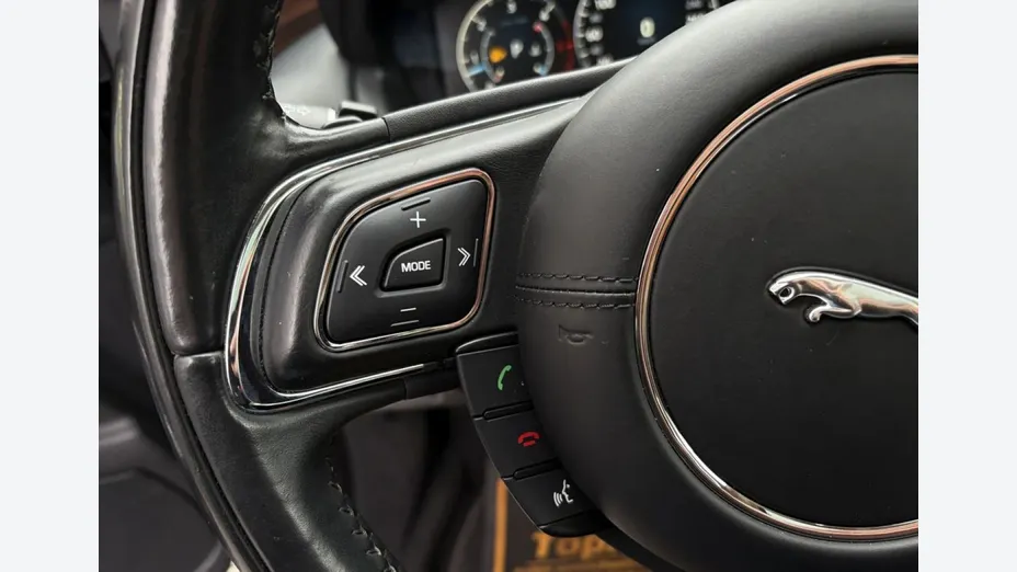 JAGUAR XJ -