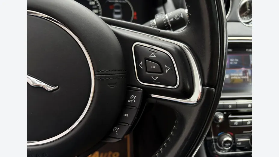 JAGUAR XJ -