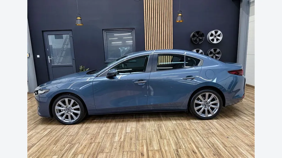 MAZDA 3 -