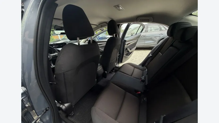 MAZDA 3 -