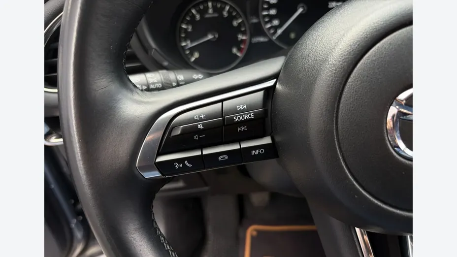 MAZDA 3 -