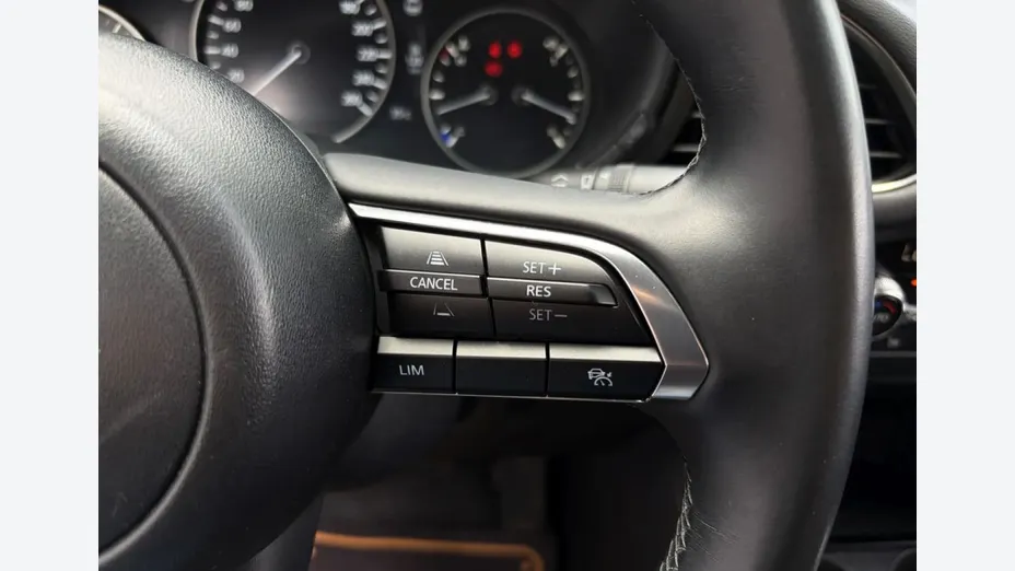 MAZDA 3 -