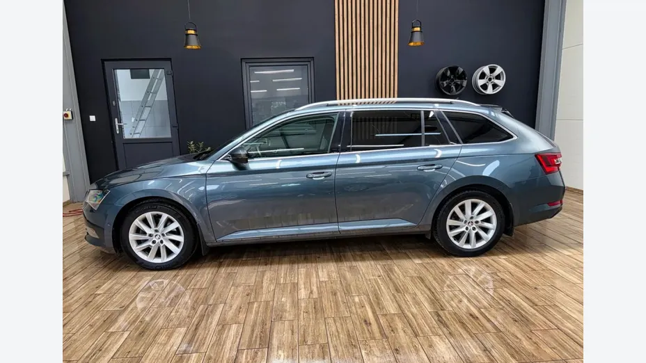 SKODA Superb -