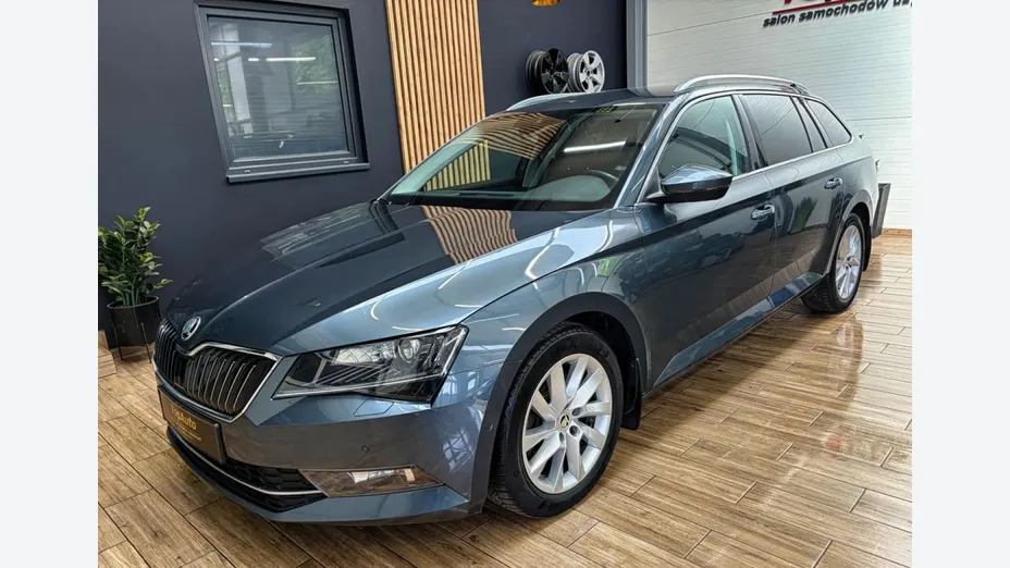 SKODA Superb -