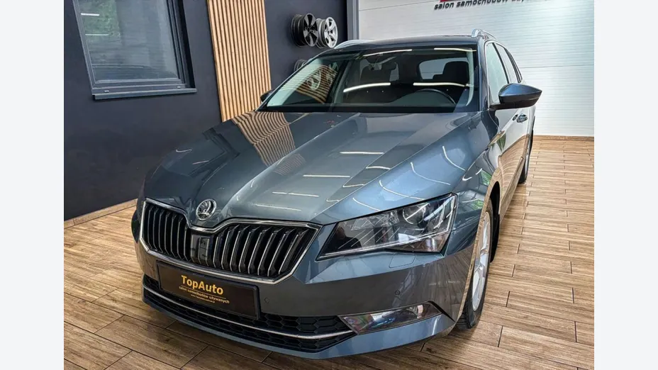 SKODA Superb -