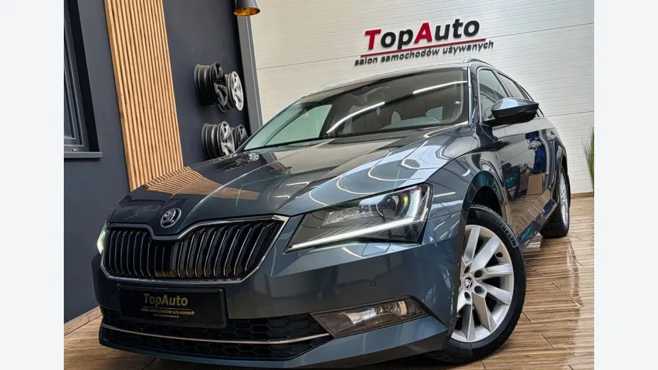 SKODA Superb -