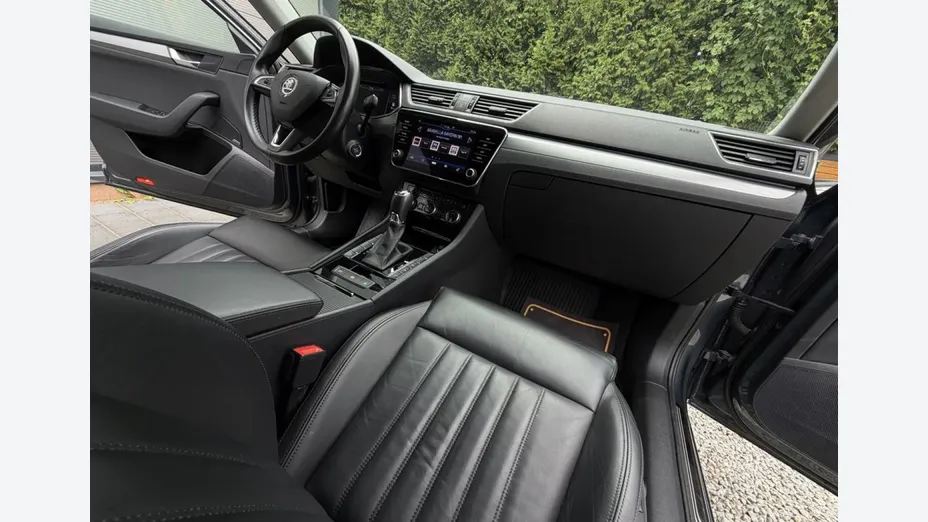 SKODA Superb -