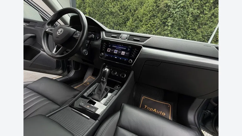 SKODA Superb -
