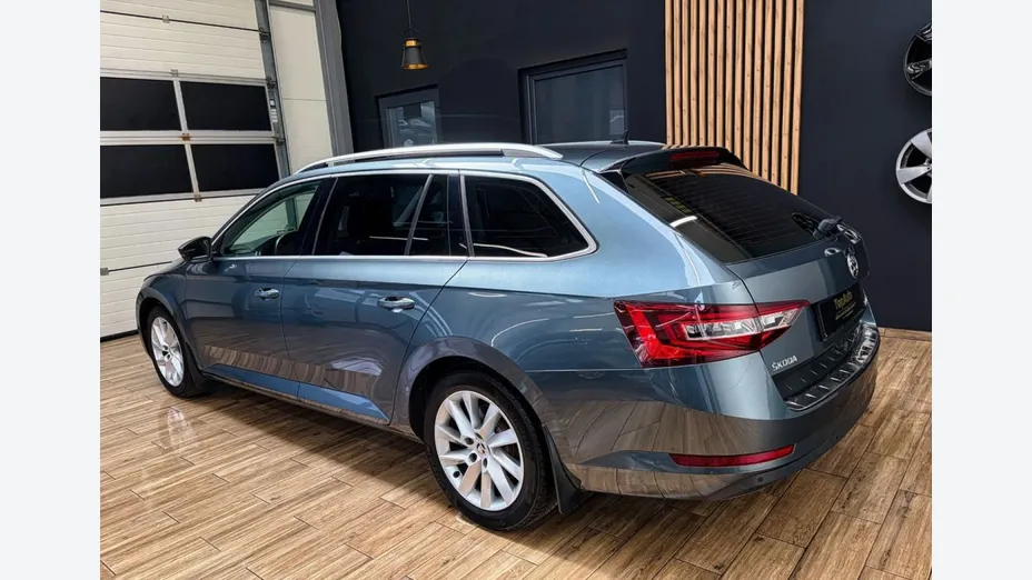SKODA Superb -