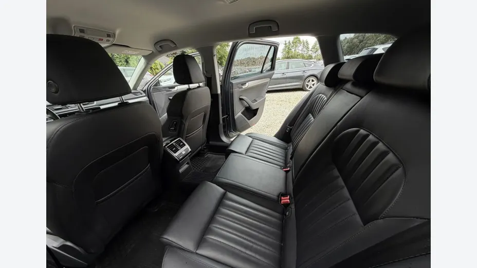 SKODA Superb -