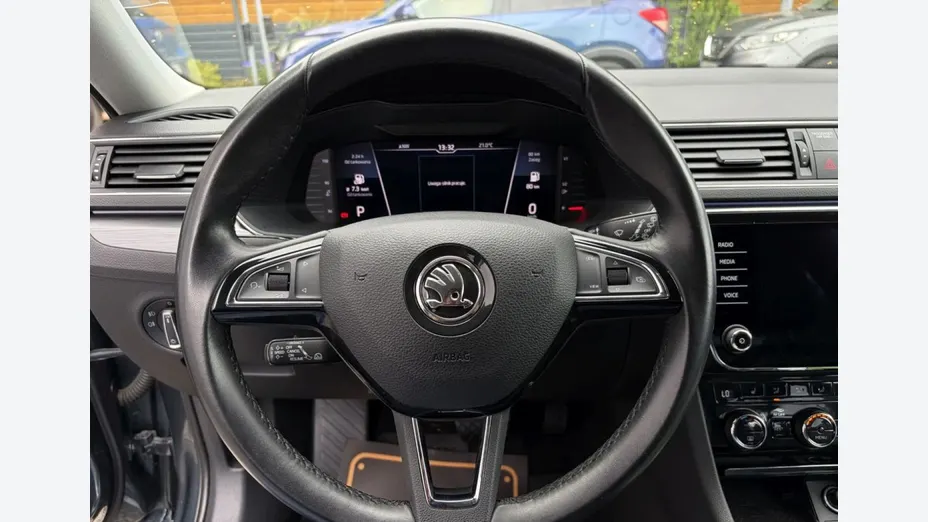 SKODA Superb -