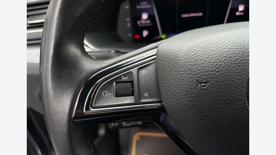 SKODA Superb -