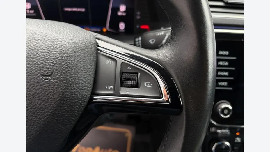 SKODA Superb -
