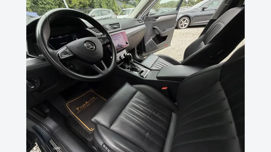 SKODA Superb -