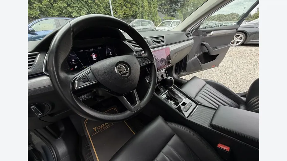 SKODA Superb -