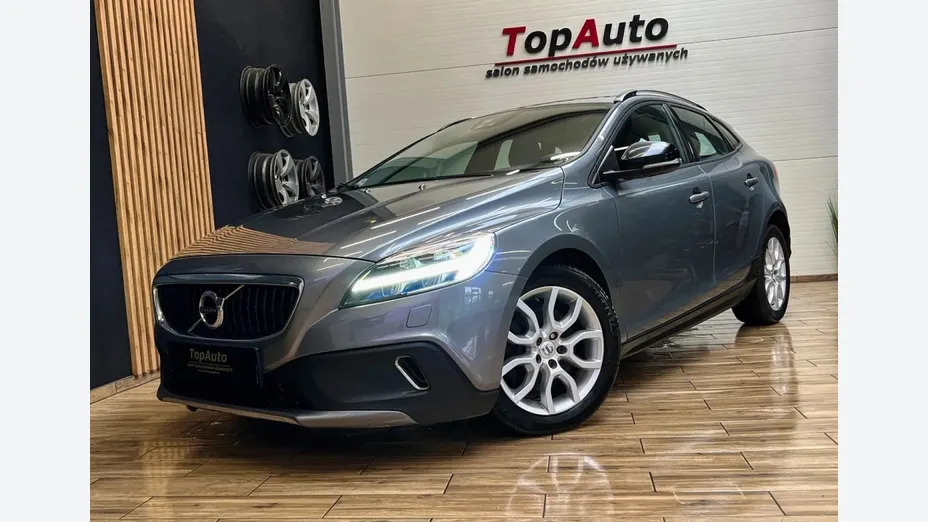 VOLVO V40 Cross Country -